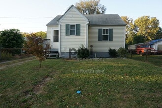 Building Photo - 2582 E Garfield Ave