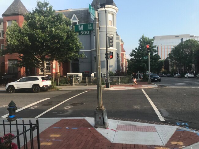 Intersection between M & 6th St., Northwest - 514 M St NW
