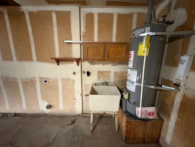 Building Photo - Charming home available now for rent in Ha...