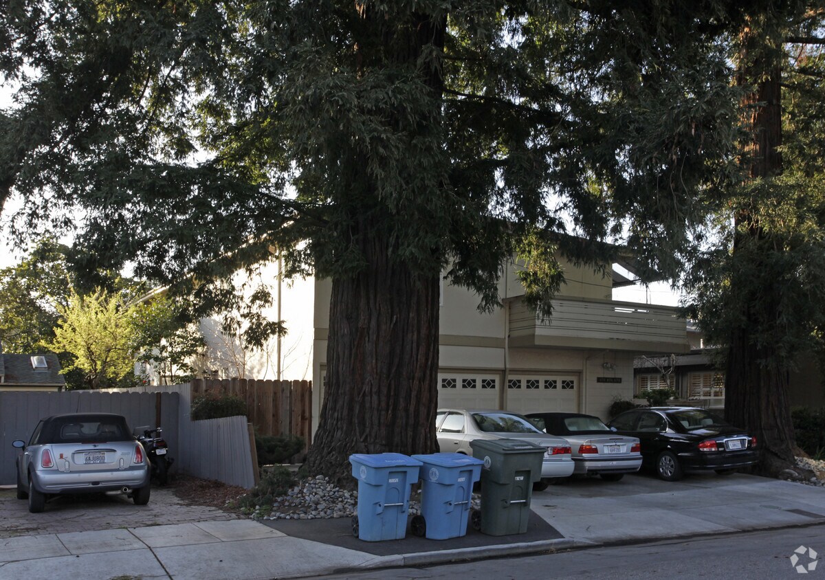 Building Photo - 674-678 Homer Ave