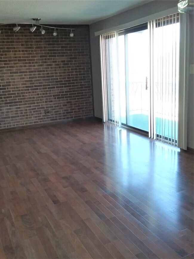 Foto del edificio - 10900 S Central Ave