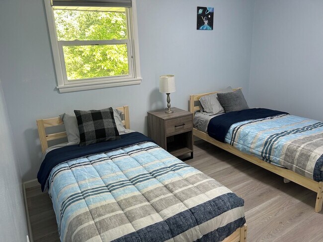 Foto del edificio - 4241 2nd St NE