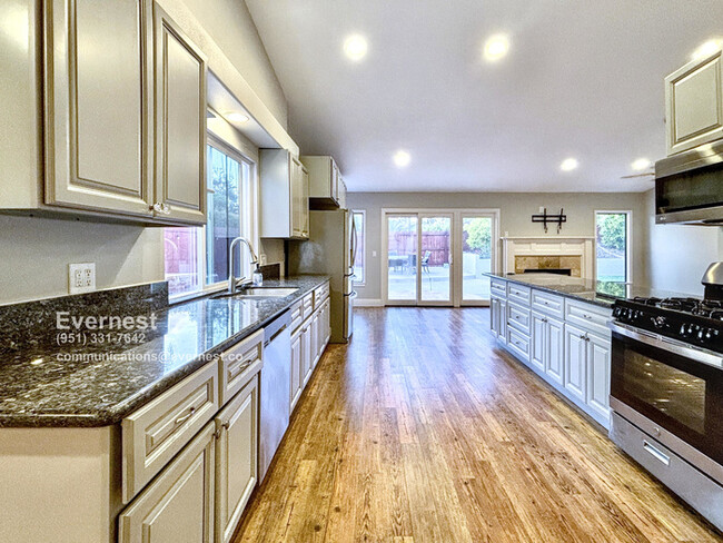 Building Photo - Gorgeous 3-Bedroom Home with Resort-Style ...