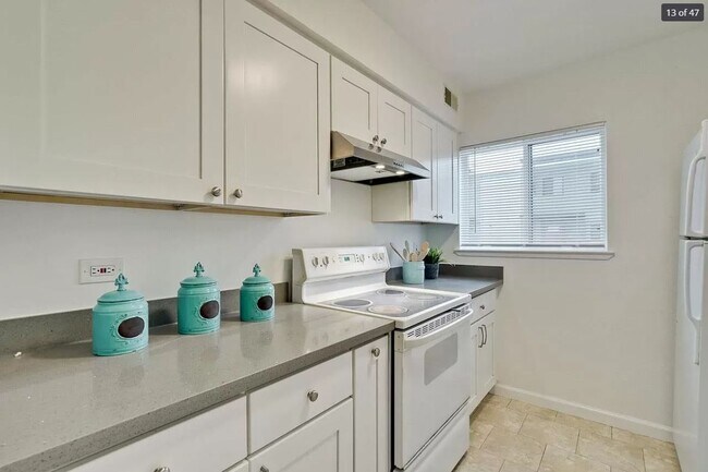 Foto del edificio - 3211 Admiralty Ln