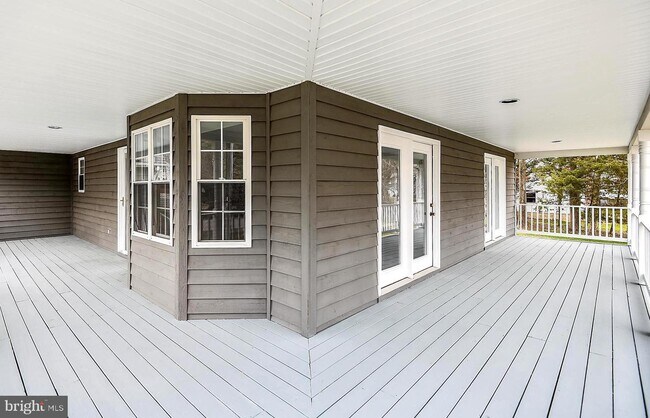 Building Photo - 601 Harbor Dr