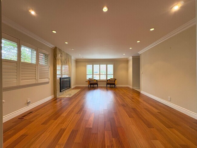 Foto del edificio - Spacious 4-Bedroom + Office Home in Prime ...