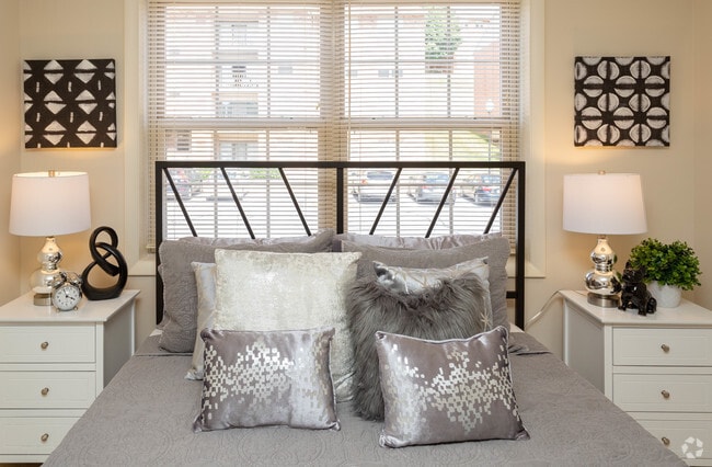 2BR, 2BA - 1100 SF - Cromwell Valley Apartments