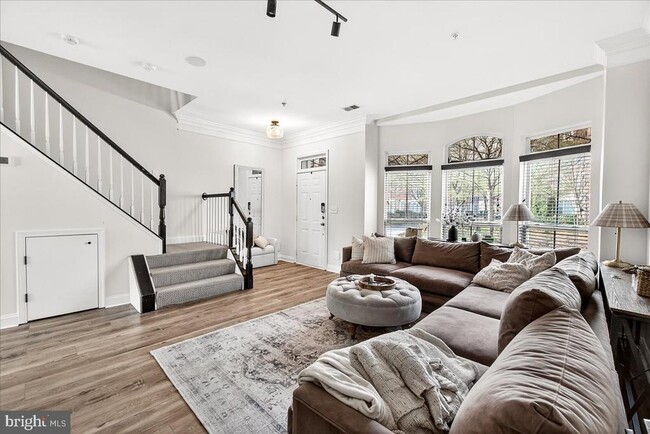 Foto del edificio - 910 Featherstone St