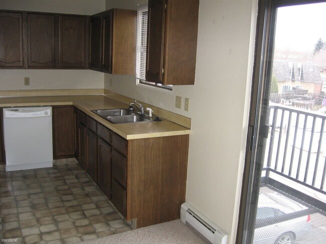 Building Photo - 2220 E Divide Ave