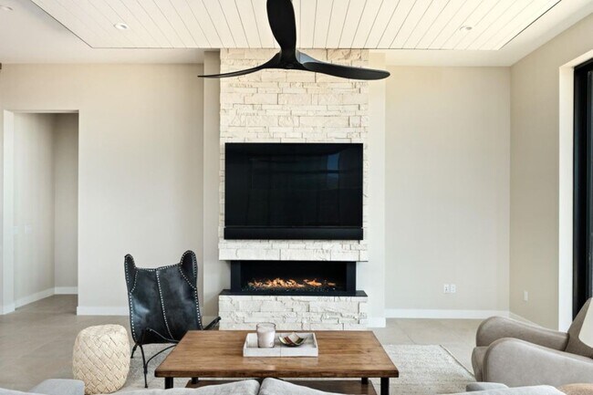 Foto del edificio - 37200 N Cave Creek Rd