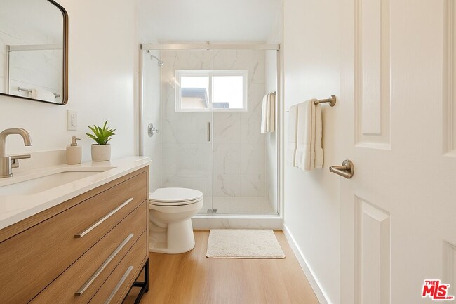 Building Photo - 8440 Willoughby Ave