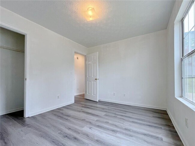 Foto del edificio - 290 Arden Ridge Ct