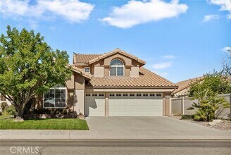 Building Photo - 1521 Fairway Oaks Ave