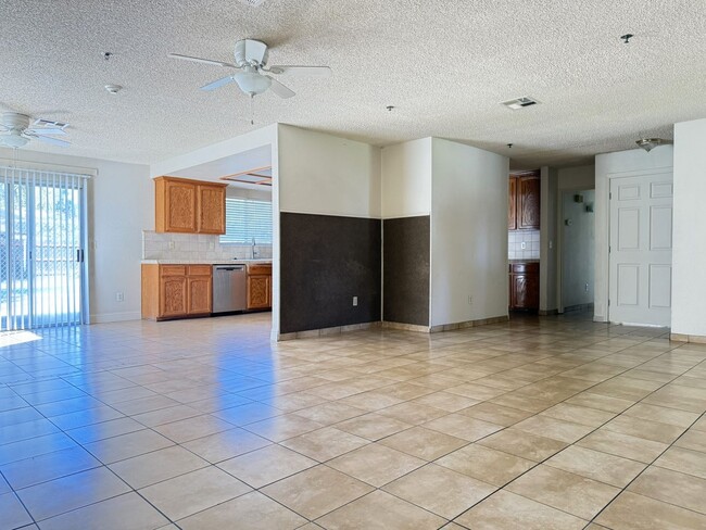 Building Photo - 3/2 with pool near Merced College