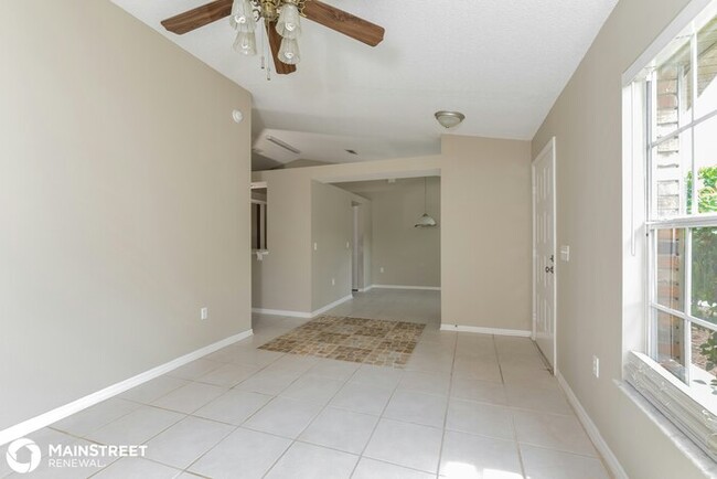 Foto del edificio - 2041 Claremont Dr