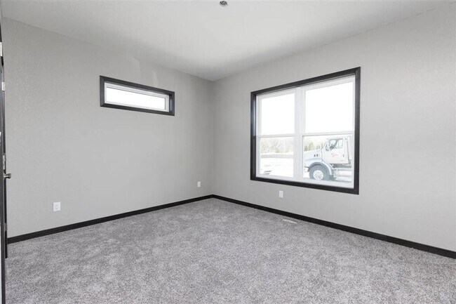 Foto del edificio - NEWLY BUILT BEAUTIFUL 2BD/2BA HOME!