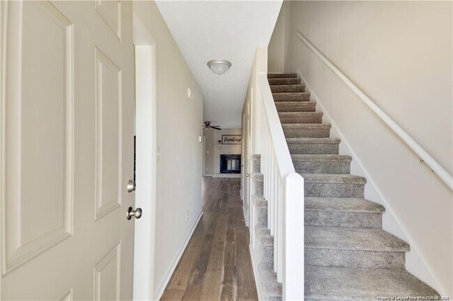 Foto del edificio - 5940 Laguna Dr