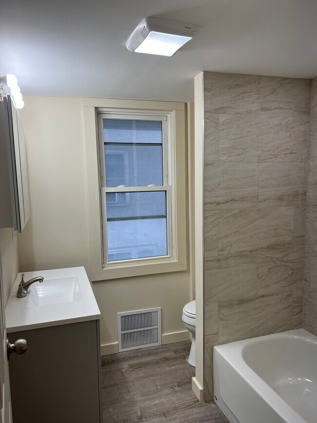 Foto del edificio - 29 Richardson Ave