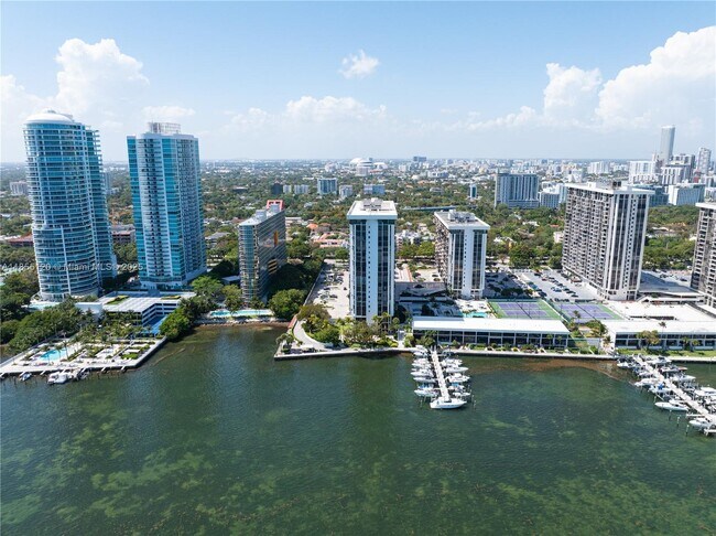 Foto del edificio - 1925 Brickell Ave