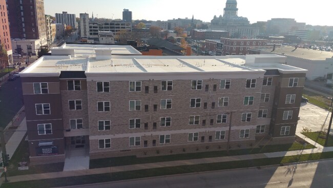 Building Photo - 350 E Madison St