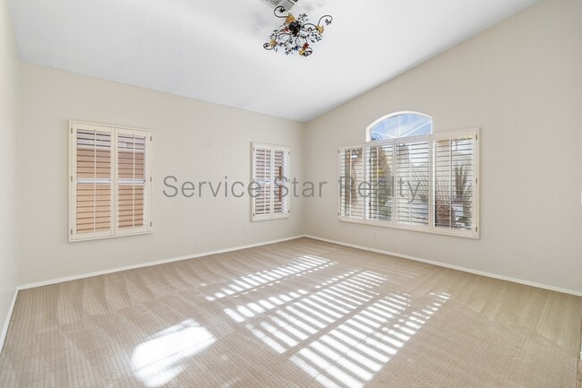 Building Photo - 2540 E Cathedral Rock Dr