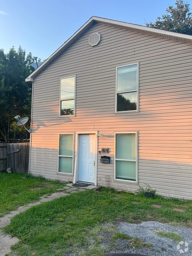 Building Photo - 415 S 23rd St