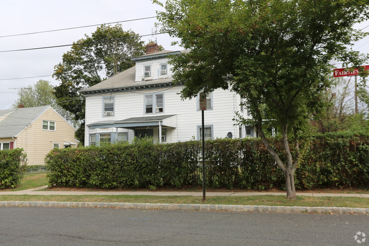 Building Photo - 105 Fairview Ave