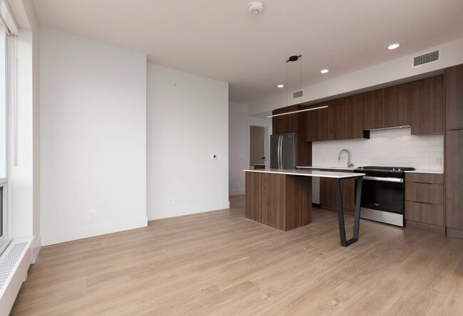 2BT1-NE - Salon - UXBorough Living