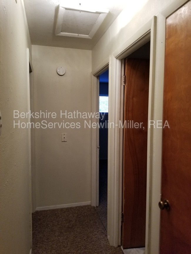 Building Photo - 2700 E Haythorne Ave