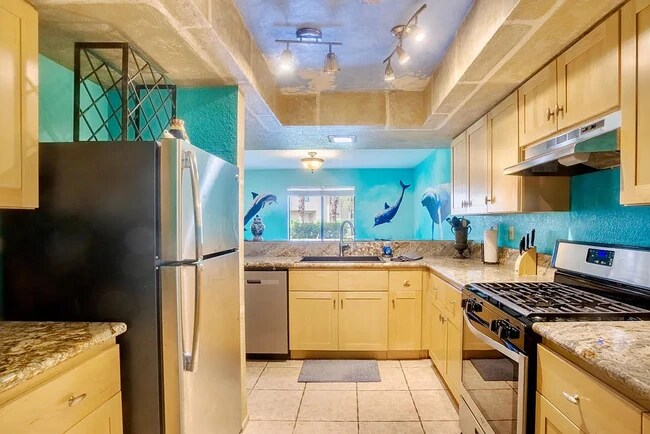 Stainless steel appl - 35200 Cathedral Canyon Dr