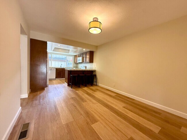 Foto del edificio - 105 Walnut Hill Ct