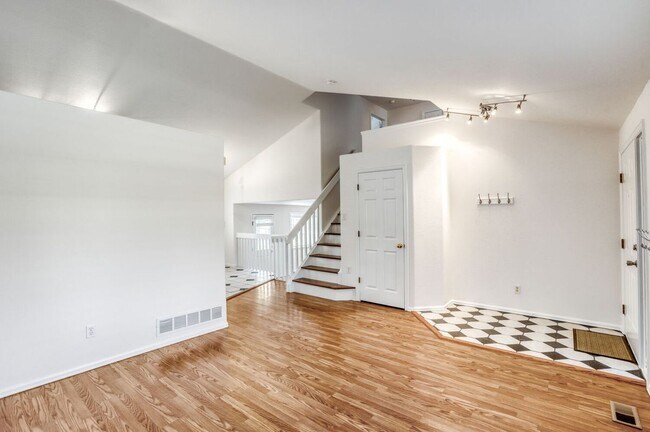 Building Photo - 1633 Deerwood Dr
