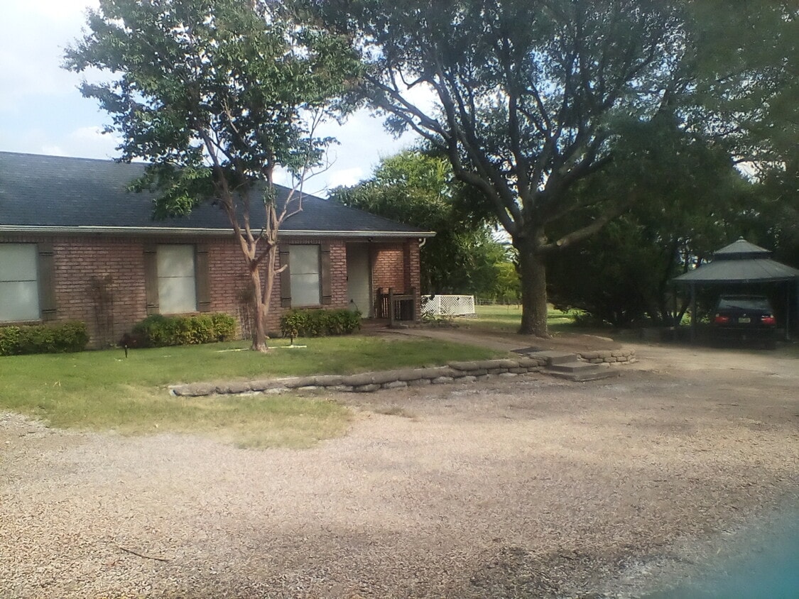 Primary Photo - 128 Moyer Ln