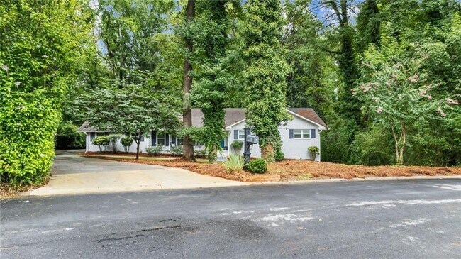Building Photo - 204 Cold Creek Dr
