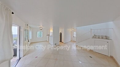 Building Photo - 432 Via Rosa