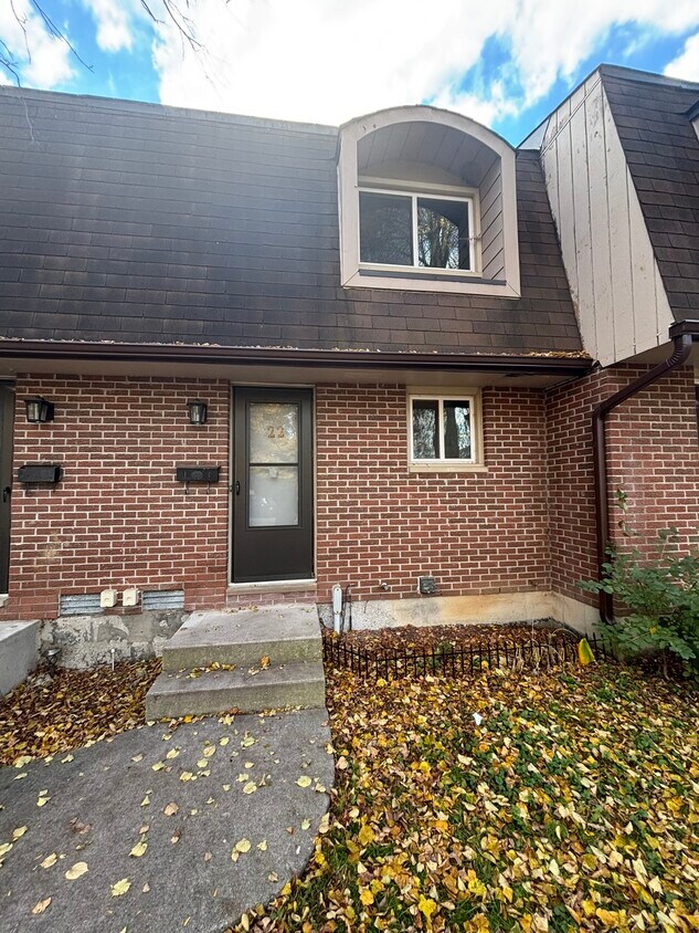 Photo principale - 325-325 Erb St. W