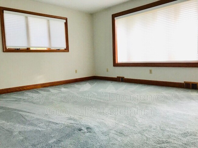 Building Photo - 3732 Clearwater Ln