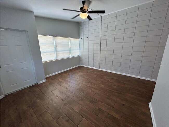Foto del edificio - 1720 Miller Ave