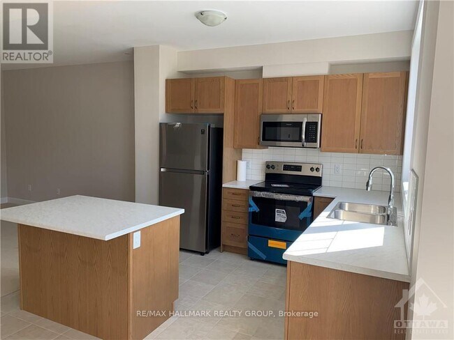 Building Photo - 516 Clemency Cres