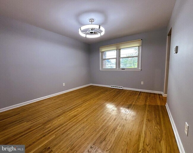 Foto del edificio - 415 Monmouth Dr
