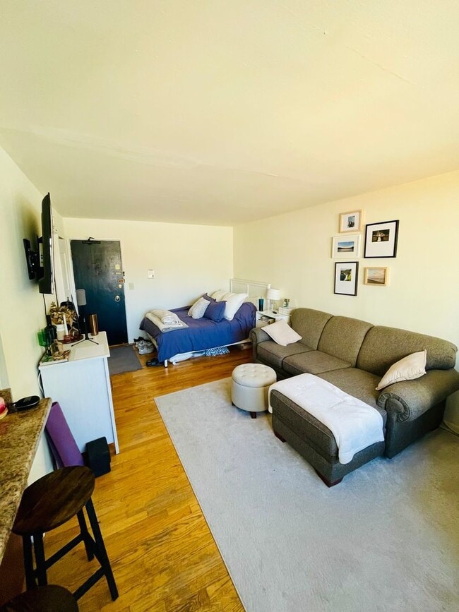 Foto del edificio - 3160 N Cambridge Ave