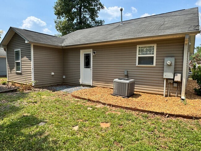 Foto del edificio - 3236 Ridgewood Pl Dr