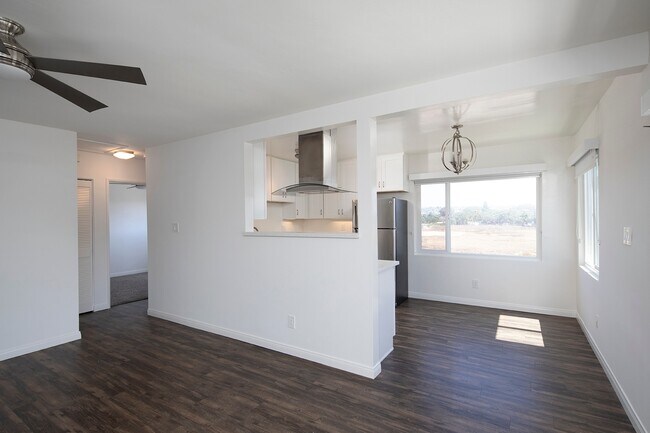 Foto del edificio - Stunning 2 Bed/1 Bath With Bay Views In Cr...