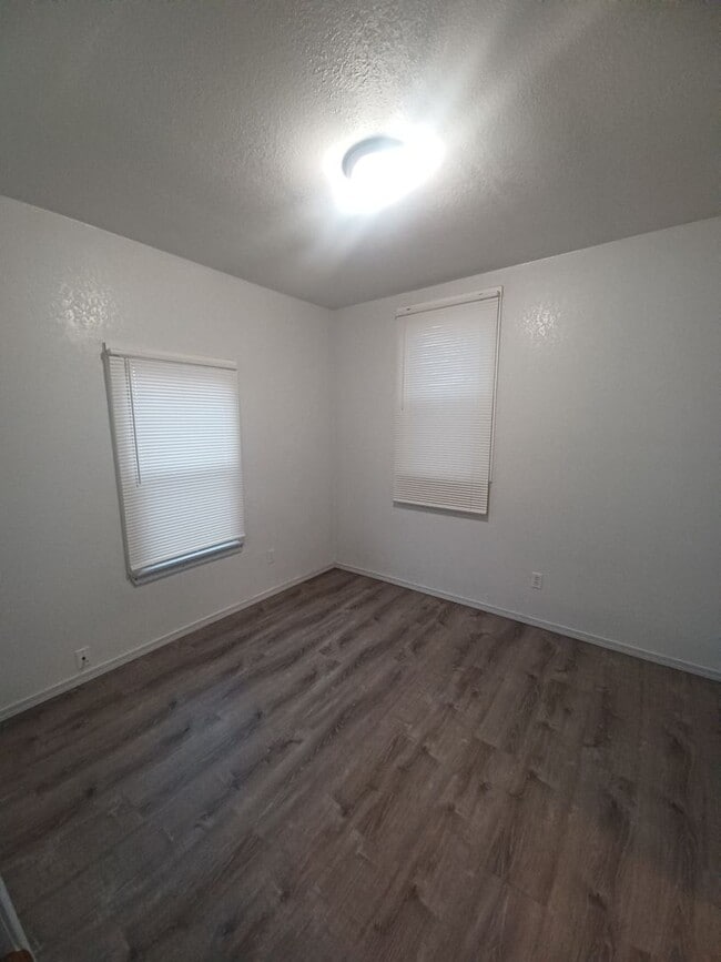 Building Photo - Vieira-PM-019-0099-15750