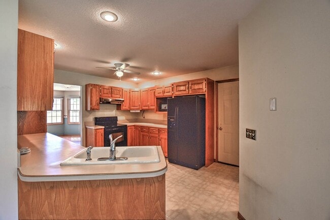 Building Photo - 745 Christopher Dr