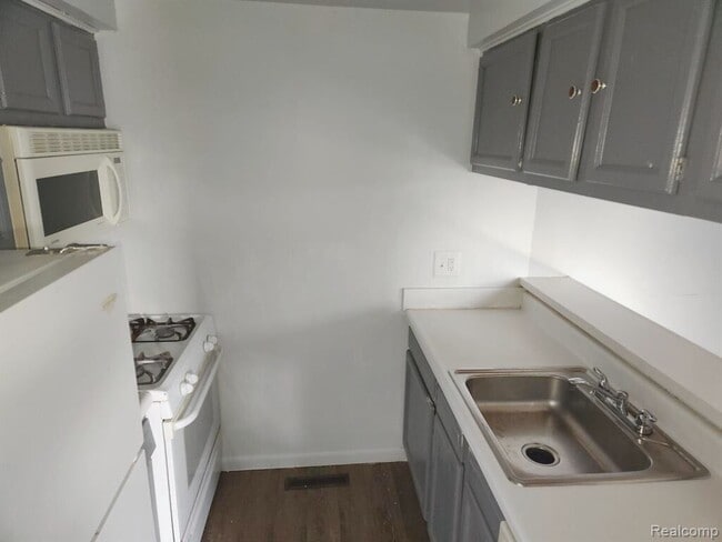 Building Photo - 8904 Shawn Dr