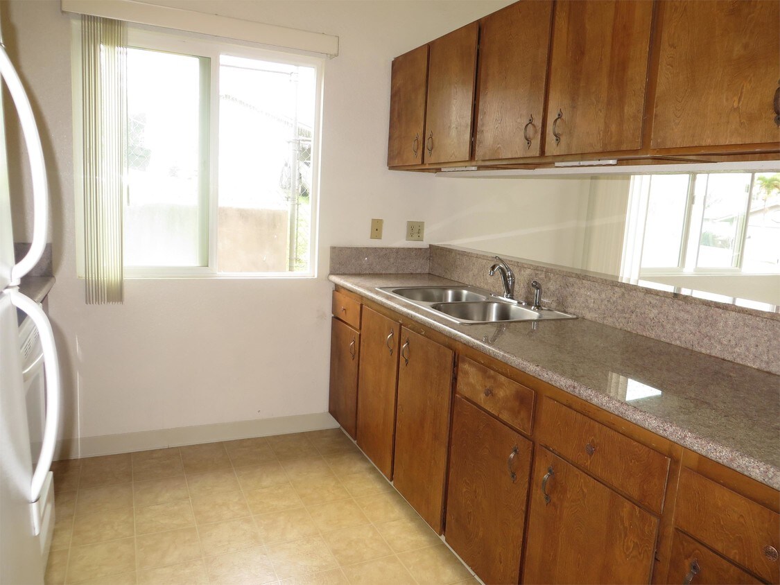 Building Photo - 1095 Maohu St