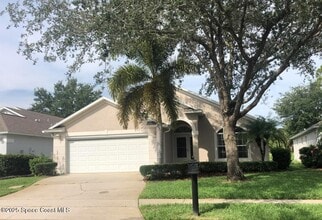 Building Photo - 2061 12 Oaks Dr SE