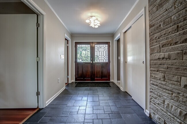 Foto del edificio - 720 Langford Ln NW