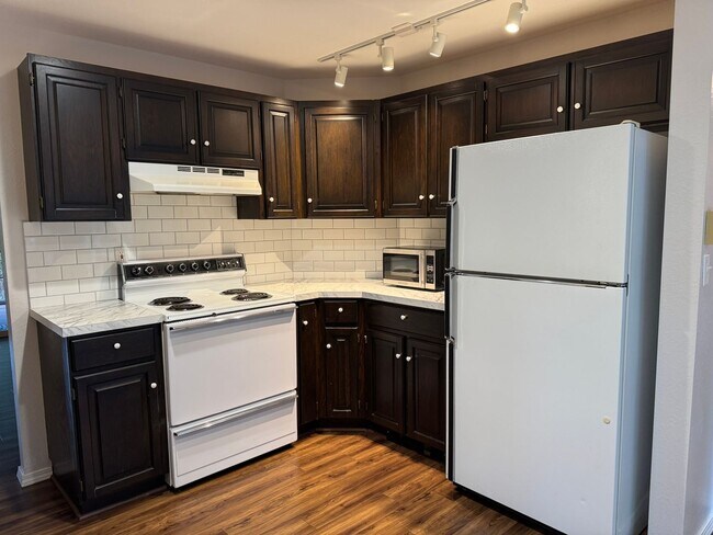 Foto del edificio - Poulsbo - perfectly charming 2 story with main floor primary suite
